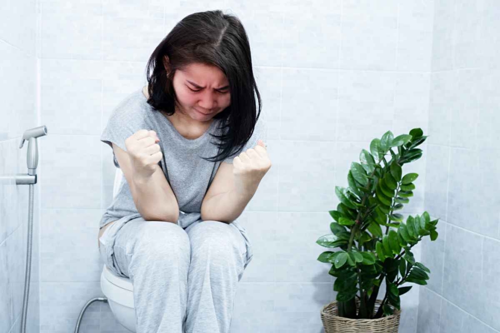Dor ao evacuar na menstruação: quando pode ser sinal de endometriose?