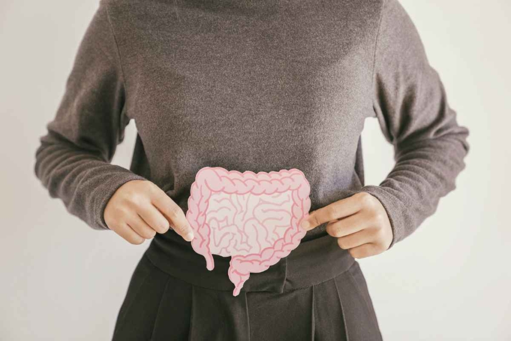Câncer de intestino pode ser prevenido? Hábitos, exames e quando fazer o rastreamento