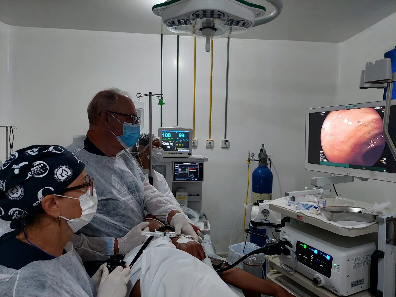 Colonoscopia com Dra. Lucia de Oliveira O Exame que Pode Salvar Vidas