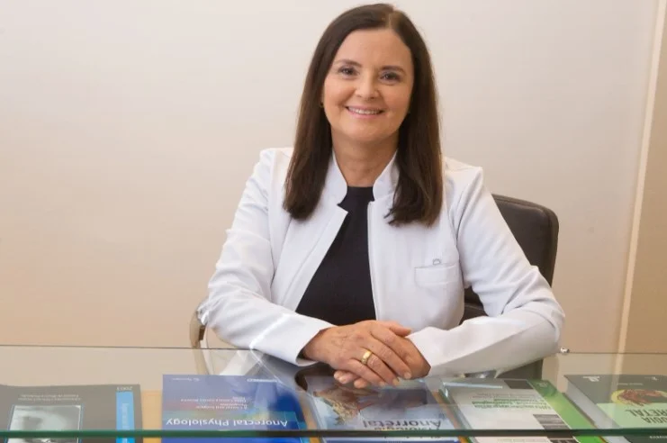 Dra. Lucia de Oliveira – Coloproctologista